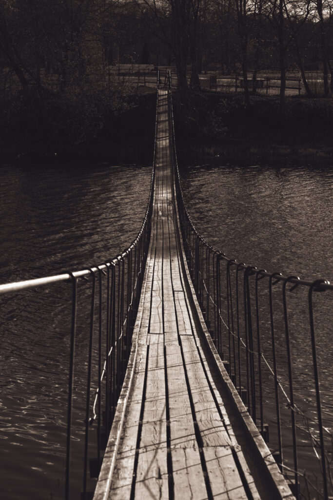 Jägala Rippsild bridge spanning over the river, with scenic views of the surrounding nature and Jägala Waterfall nearby / Jägala Rippsild, mis ulatub üle jõe, ümbritsevate loodusvaadete ja lähedal asuva Jägala juga taustal