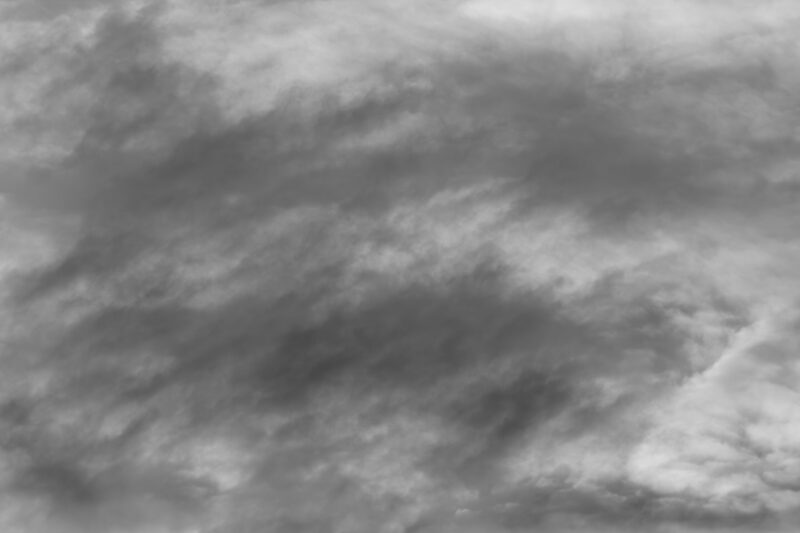 Black and white photo of a cloudy sky with various cloud formations / Mustvalge foto pilves taevast erinevate pilvekujudega