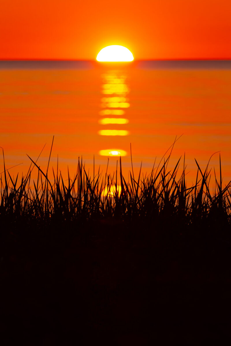 Päikeseloojang oranžide ja punaste toonidega taevas / Sunset with orange and red hues in the sky